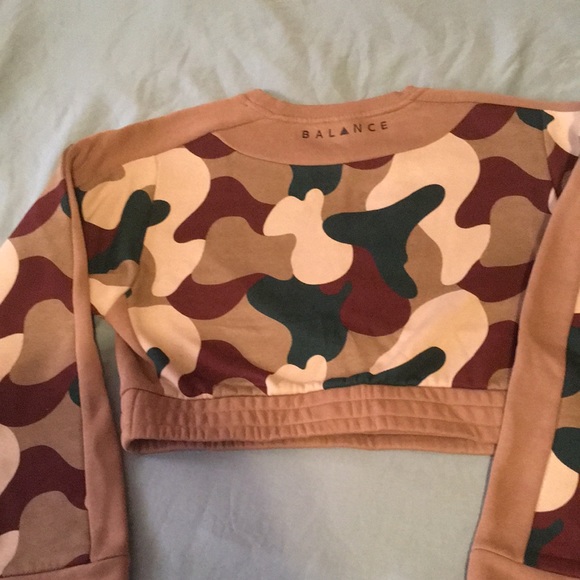 Balance Athletica Outlander OG Mountain Side Crop Size M - Picture 2 of 7